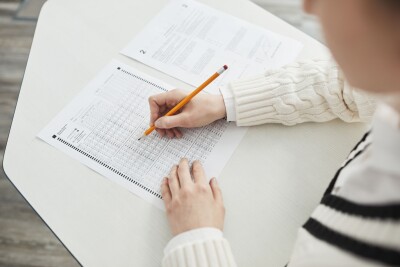 Cấu trúc bài thi PEIC trên giấy: Chi tiết từng phần thi và cách ôn luyện hiệu quả