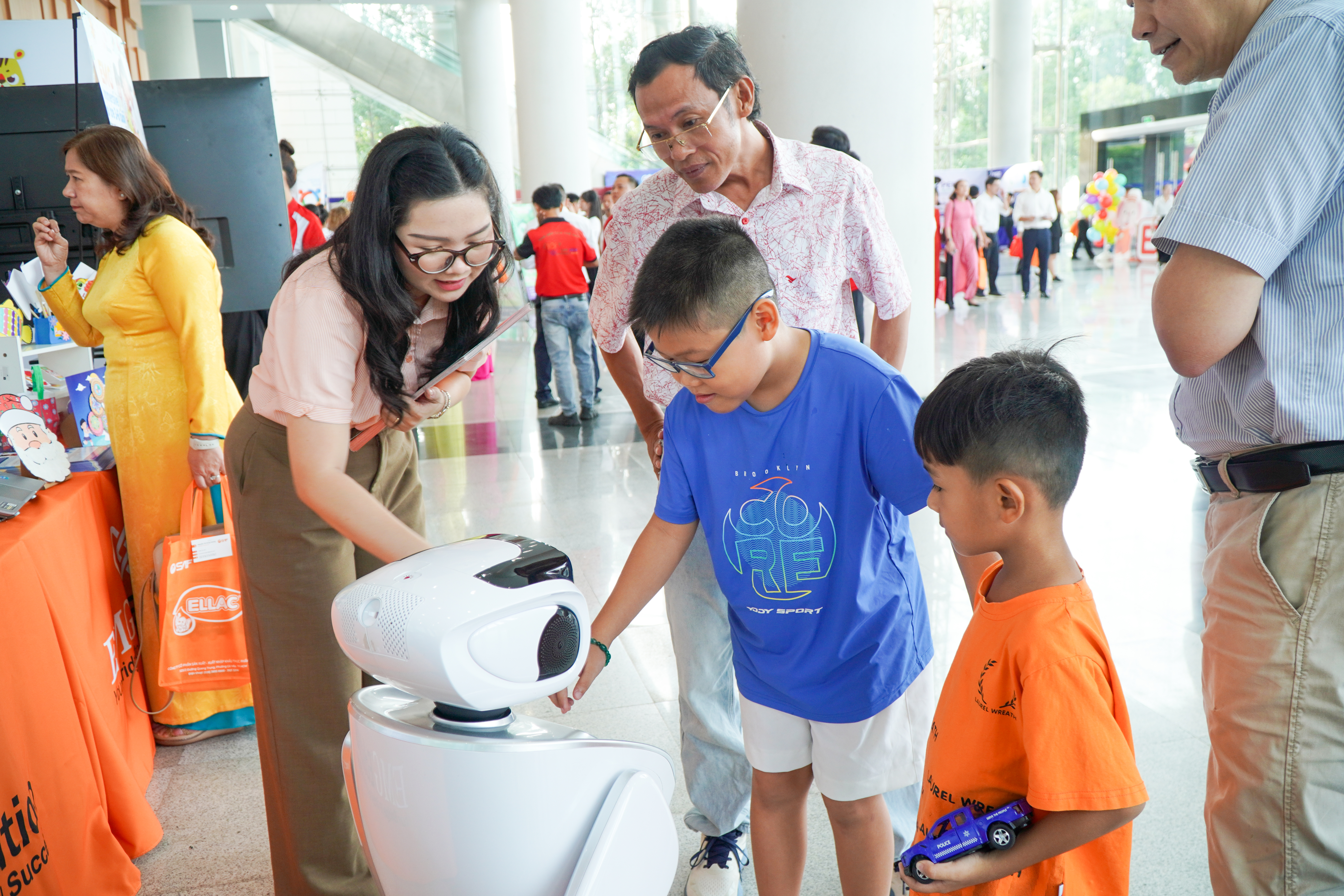 EMG Education đồng h&agrave;nh c&ugrave;ng trẻ đặt nền tảng tiếng Anh vững chắc ngay từ những năm đầu đời