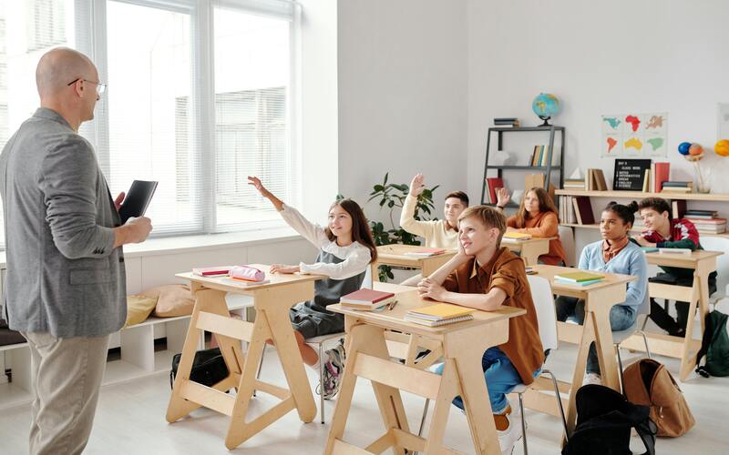trang-thai-thoai-mai-la-yeu-to-can-phai-co-trong-phong-thi-peic-young-learners-emg.vn