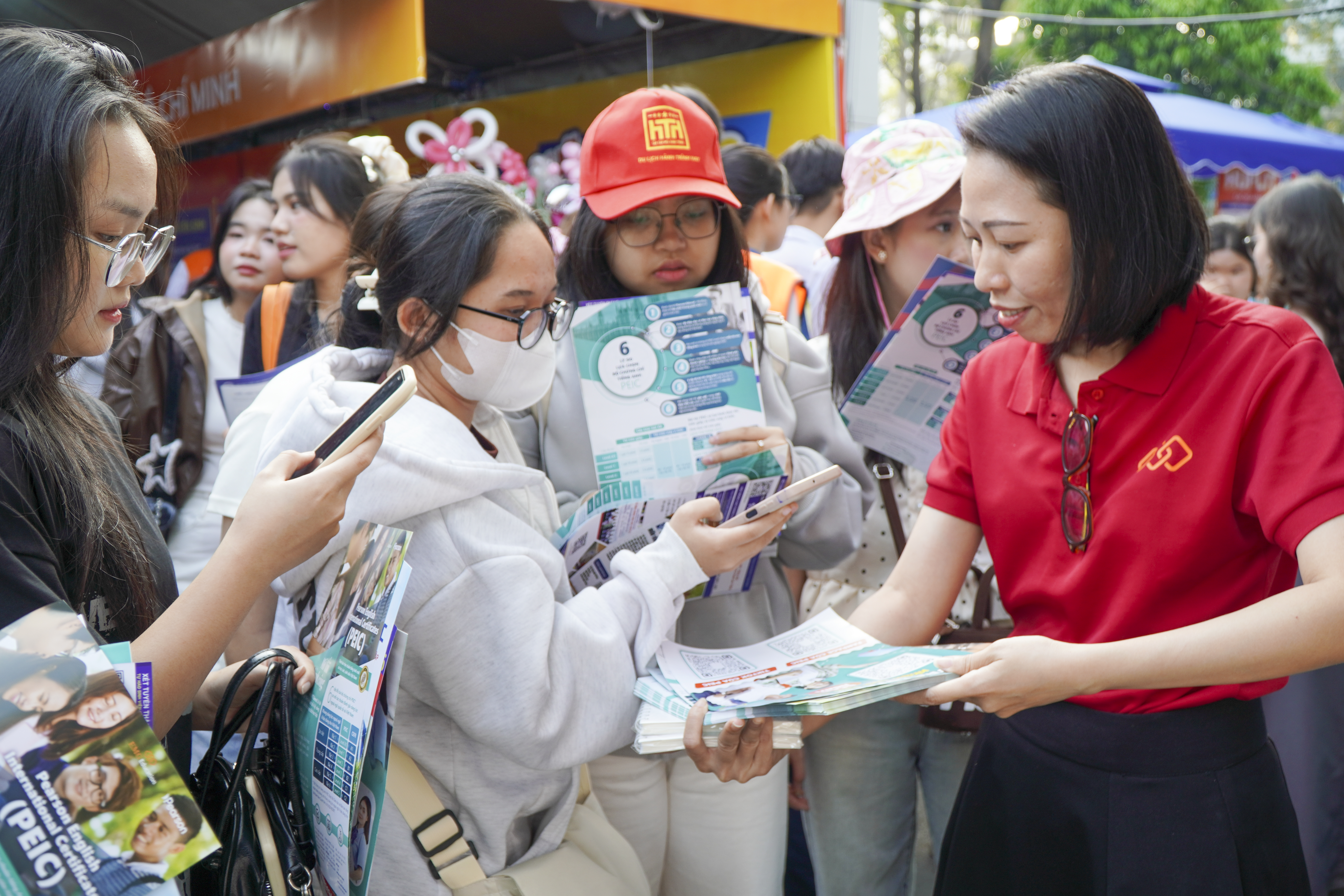 ALT1_peic-co-loi-ich-gi-cho-hoc-sinh-ngoai-viec-mien-thi-tieng-anh-thpt