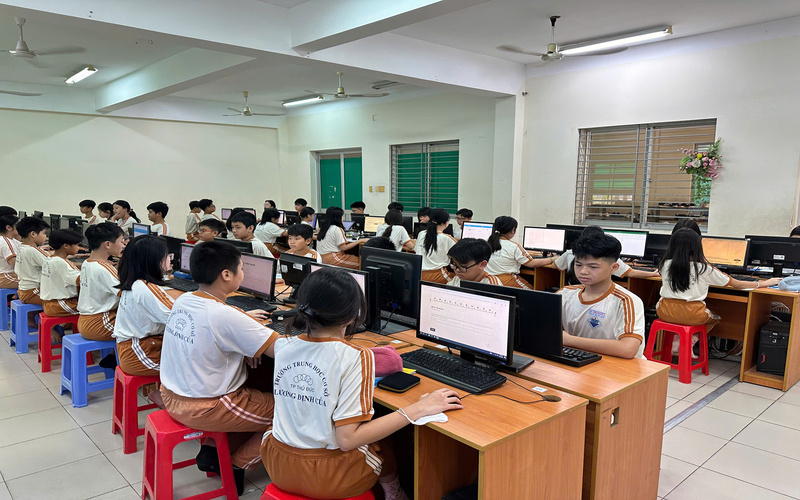 hoc-sinh-thcs-luong-dinh-cua-trong-tiet-hoc-tin-hoc-quoc-te-icdl-emg.vn