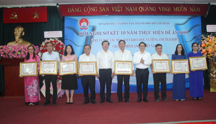 Các trường học tại TPHCM nhận bằng khen của UBND TPHCM vì đã có thành tích xuất sắc trong thực hiện đề án