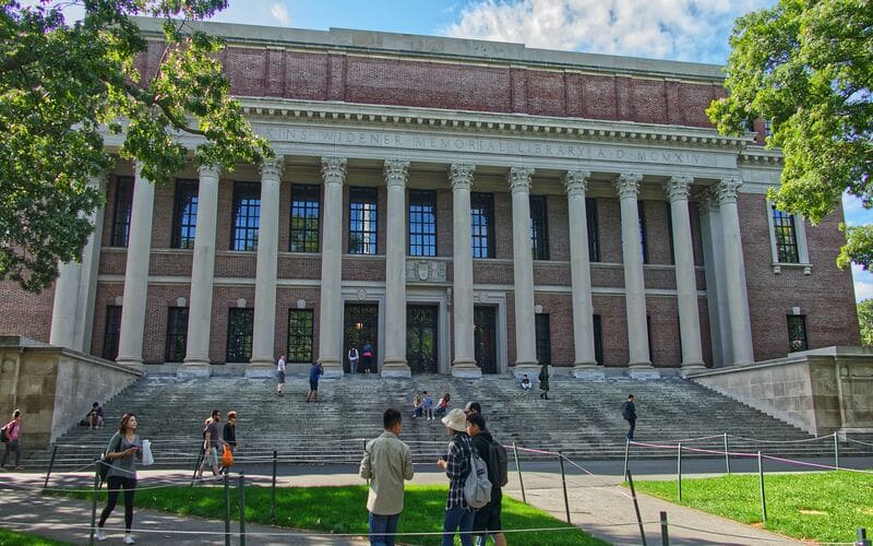 Harvard là ngôi trường đứng đầu thế giới về đào tạo Y khoa