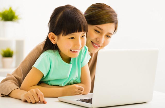Cha mẹ nên đồng hành ra sao với con học online để con học hiệu quả mà không áp lực?