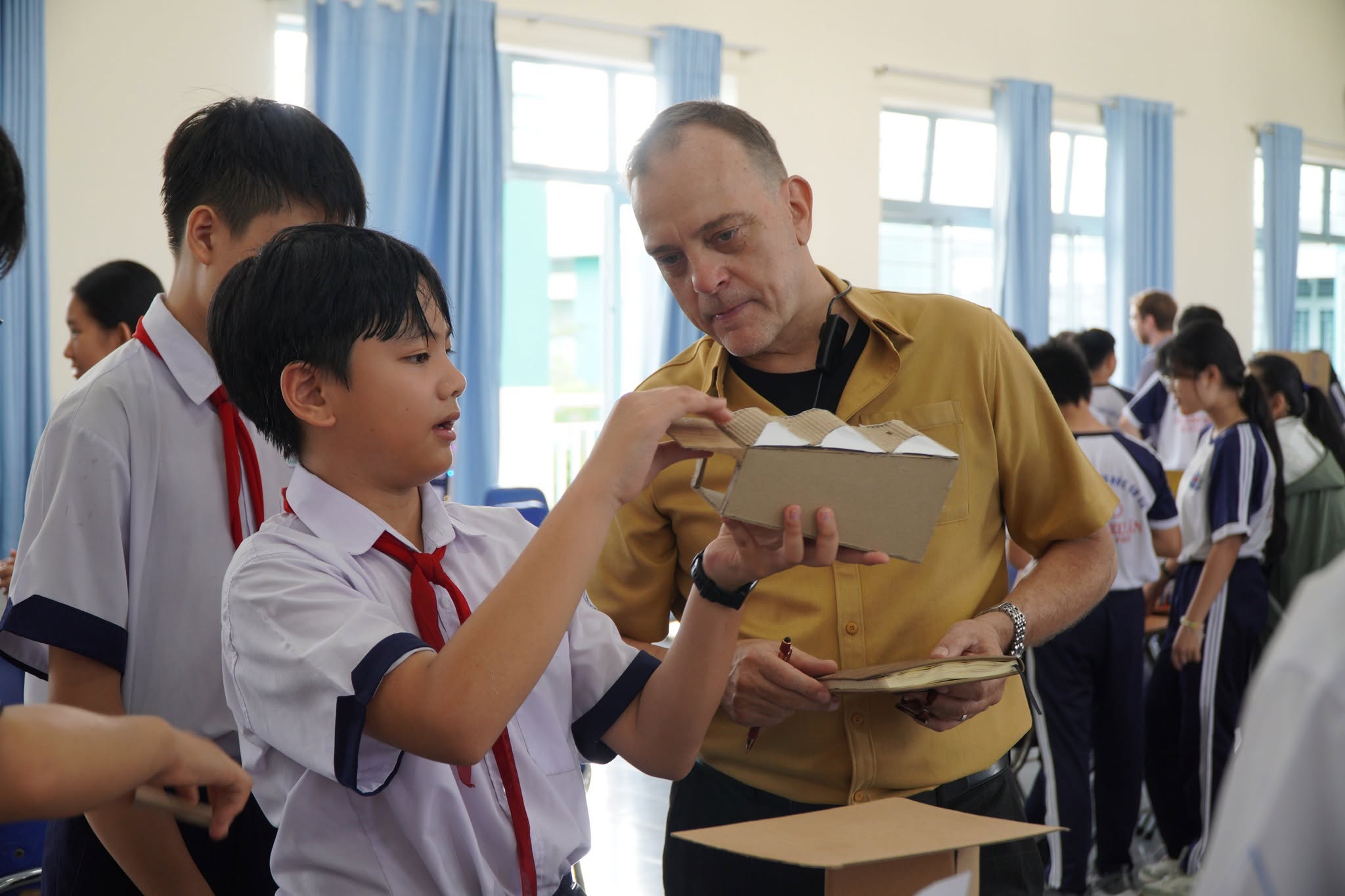 Tiếng Anh là chìa khoá để các em vươn ra thế giới