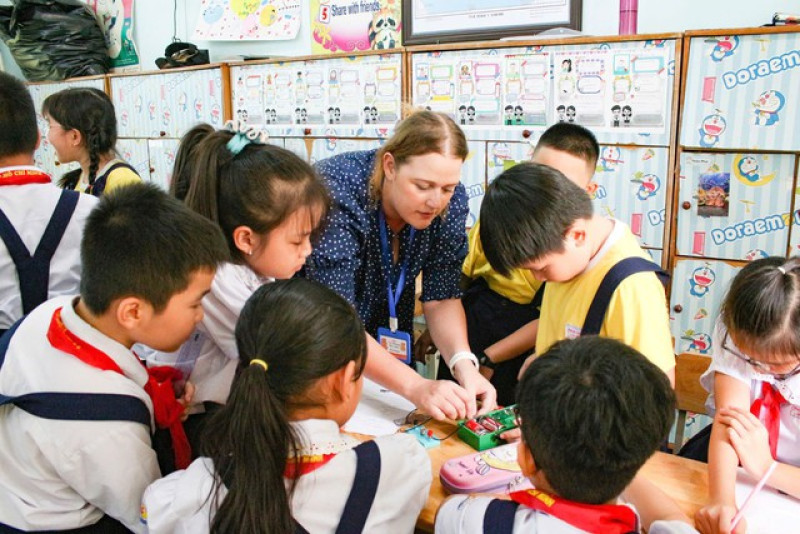 The Integrated English Program and its benefits to Ho Chi Minh City