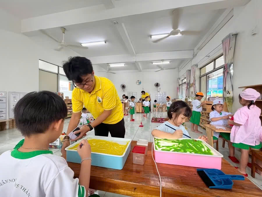 B&ecirc;n trong một lớp học tại Trường Mầm non 19/5 Th&agrave;nh phố